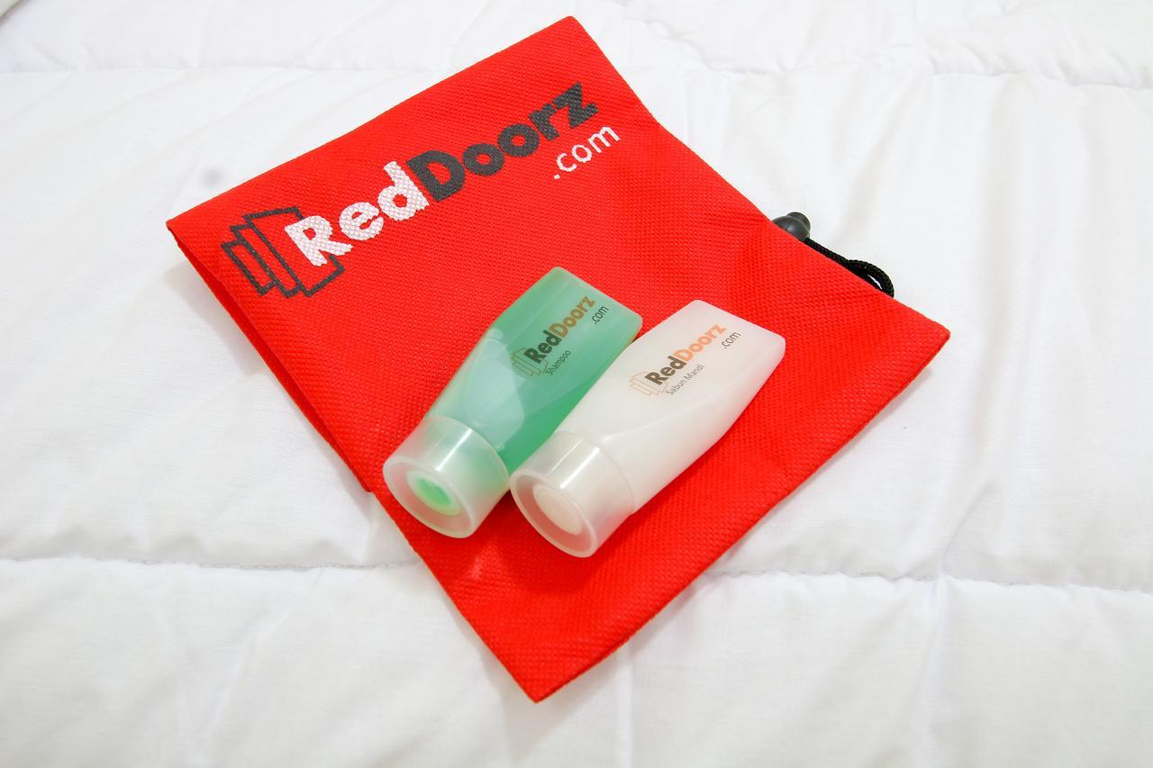 Reddoorz Plus @ Maguwo Kalasan Exterior photo