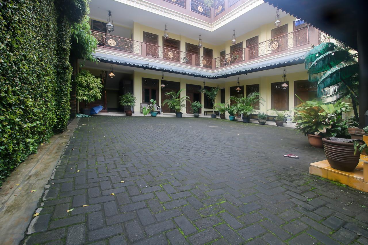 Reddoorz Plus @ Maguwo Kalasan Exterior photo