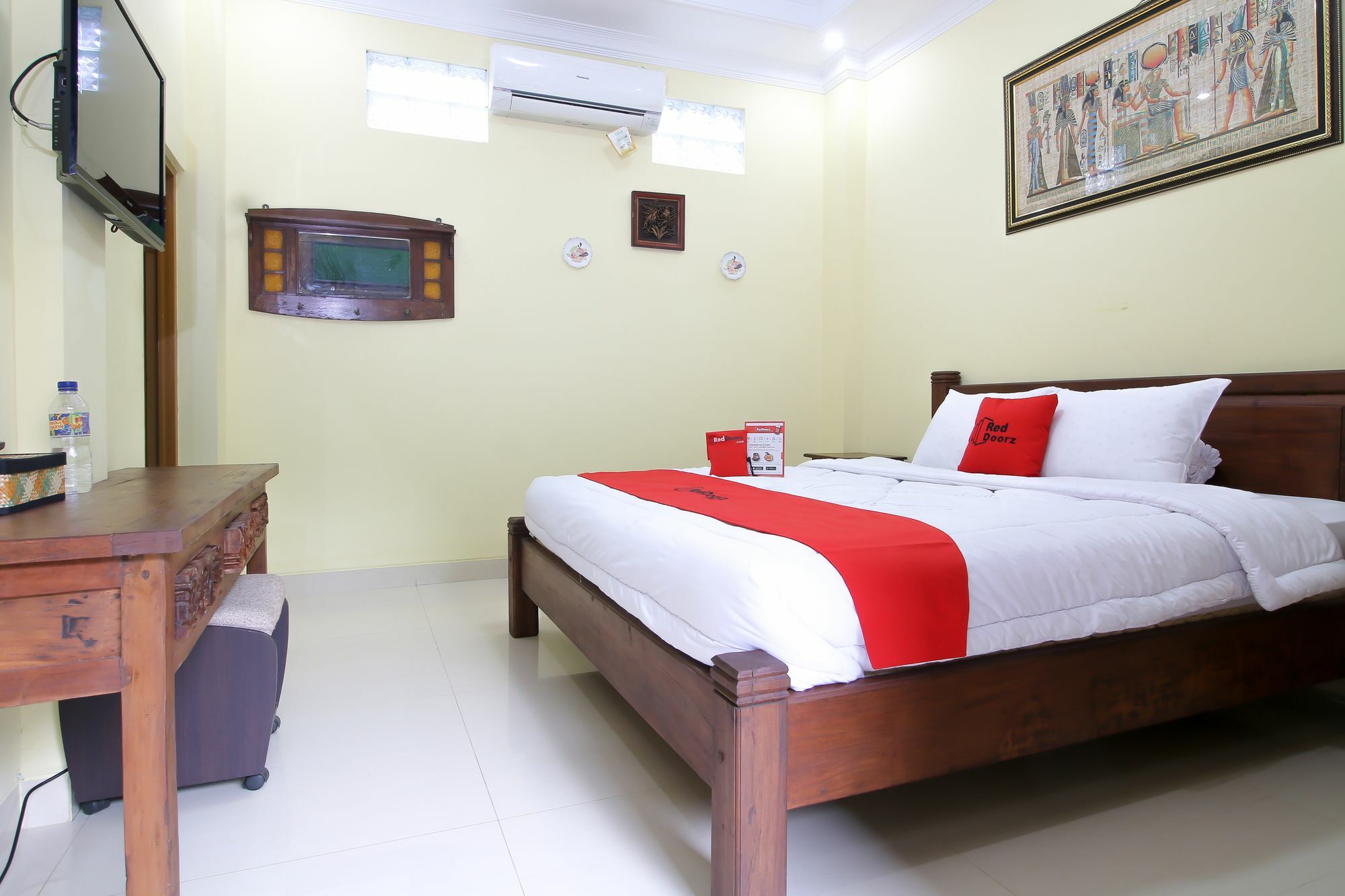 Reddoorz Plus @ Maguwo Kalasan Exterior photo