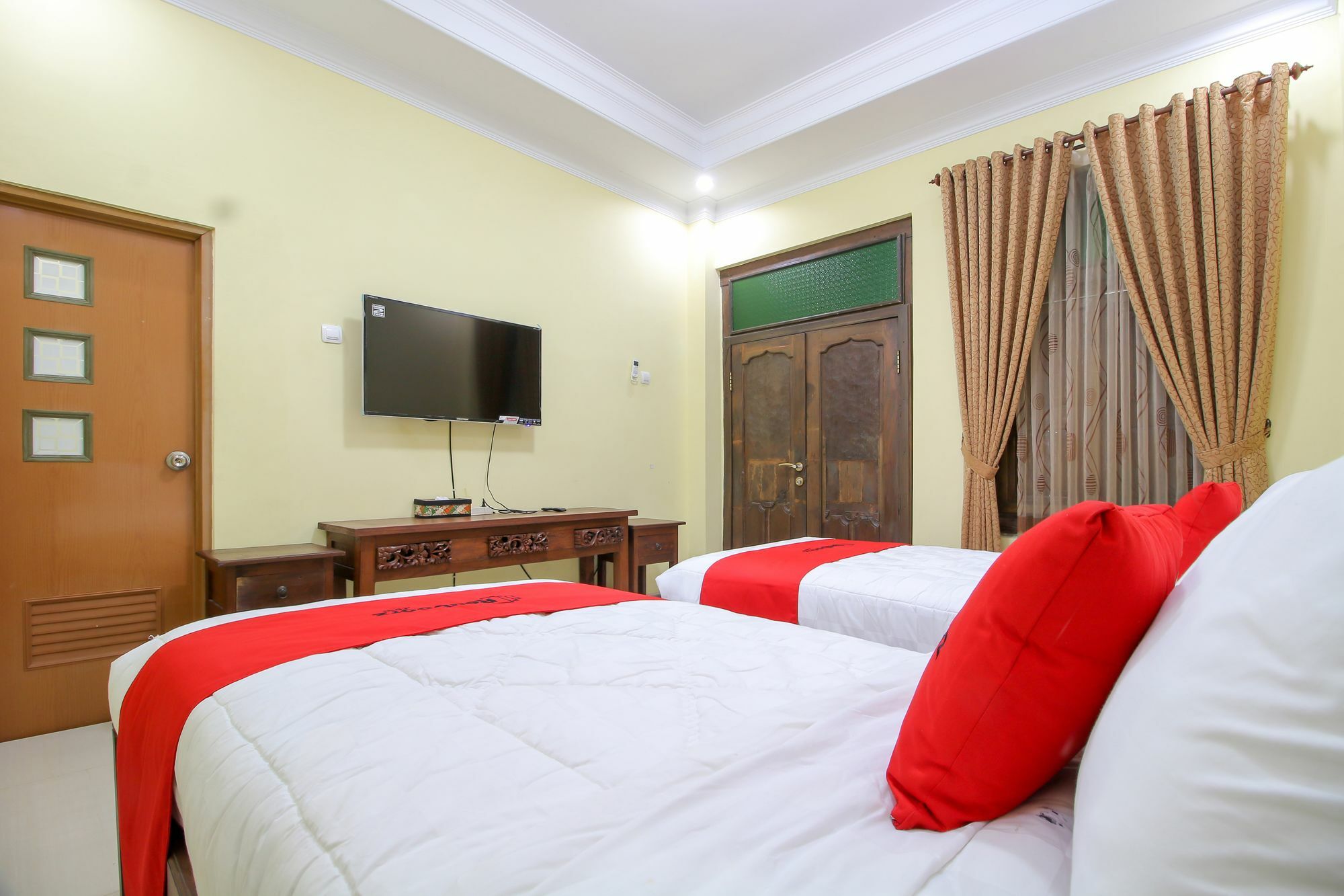 Reddoorz Plus @ Maguwo Kalasan Exterior photo