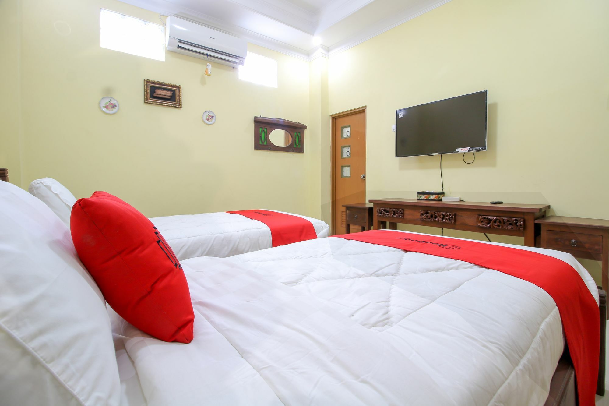 Reddoorz Plus @ Maguwo Kalasan Exterior photo