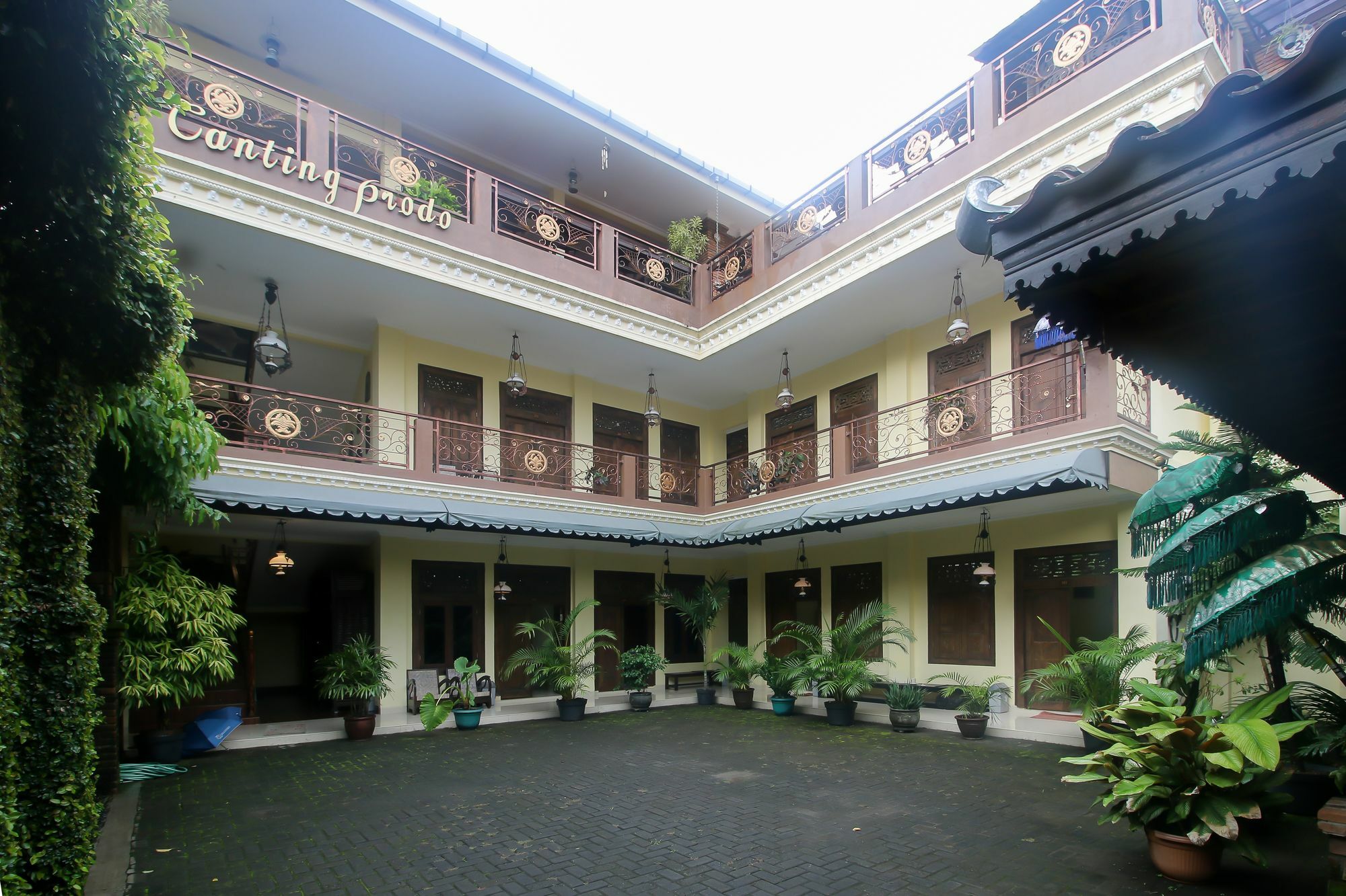 Reddoorz Plus @ Maguwo Kalasan Exterior photo