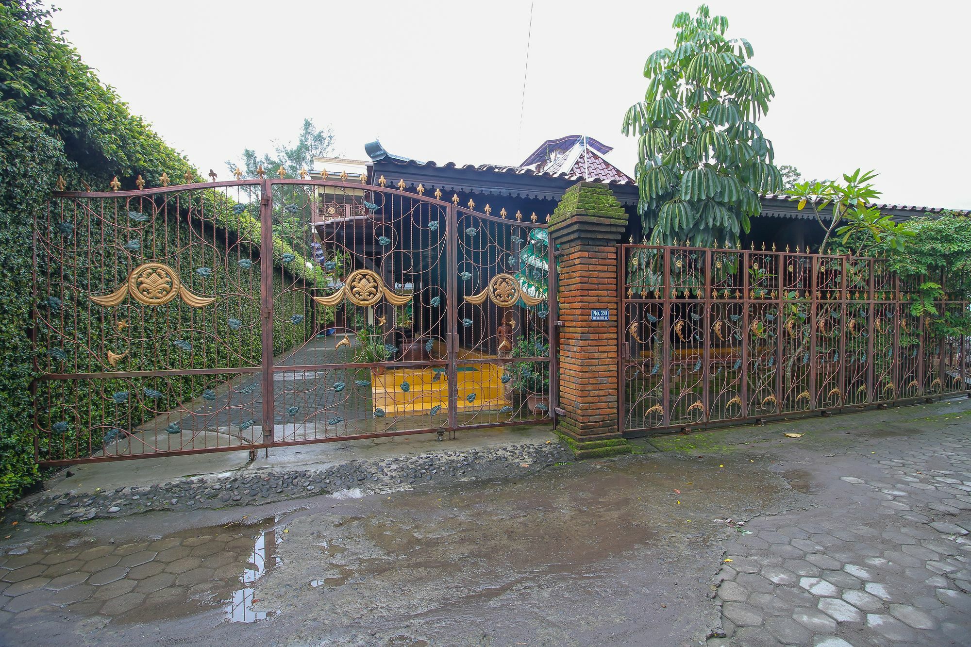 Reddoorz Plus @ Maguwo Kalasan Exterior photo